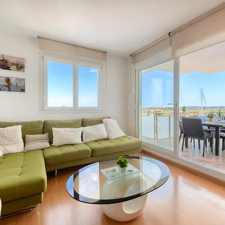 Apartment With Scenic View